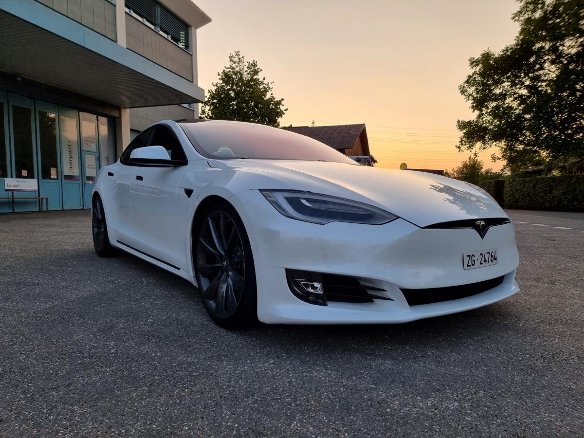 Unique Label TESLA Model S